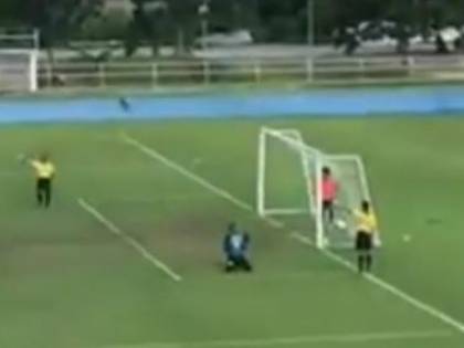 Asia, il calcio di rigore più comico della storia