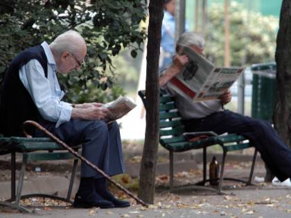 Le armi per sconfiggere l'Alzheimer e la sclerosi multipla. I neurologi: "Più umanità coi pazienti"