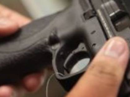 Lecce, un commando armato in un centro commerciale