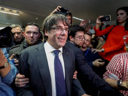 Dopo il voto Puigdemont vuole tornare ma rischia le manette