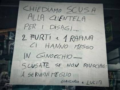Asti, il cartello in tabaccheria: "Tre rapine, in ginocchio"