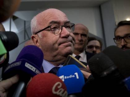 Il passo indietro di Tavecchio: lascia la presidenza della Figc