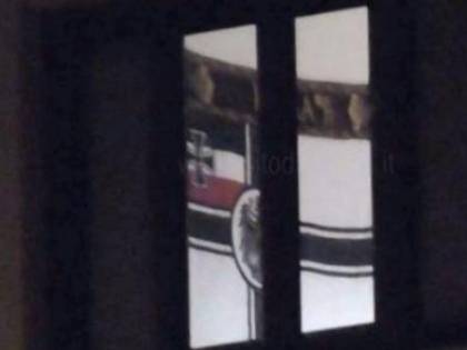 Appese in caserma bandiera del Reich: l'Arma punisce il carabiniere