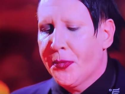 Lo sputo di Manson in diretta tv