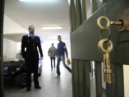 Corsica, grida "Allah u Akbar" e accoltella guardie in carcere