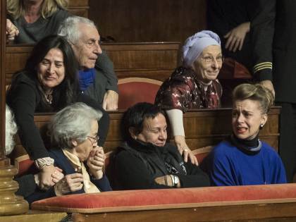 La Cei contraria al biotestamento, ora è scontro con il Pd