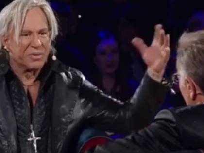 Mickey Rourke da Bonolis: lo sputo sul palco, poi l'attacco a Hollywood