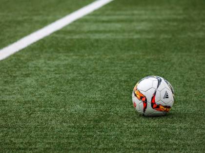 Viareggio Cup, sasso dagli spalti contro terzino dell'Empoli: ferito