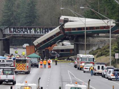 Seattle, treno deragliato a 130 km orari: il limite era di 50