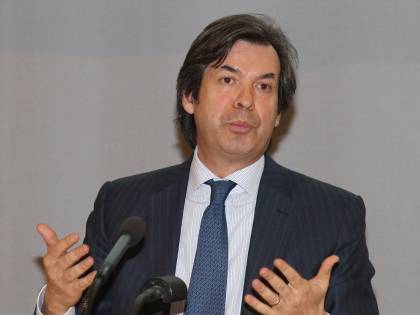 Intesa, Messina ridisegna la prima linea