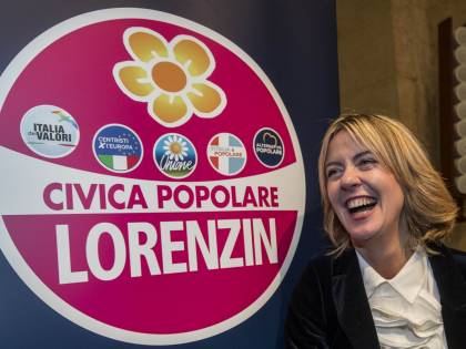 La gaffe della Lorenzin: "Quello è Gino Paoli?". Ma è Enzo Ferrari