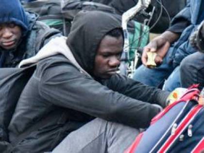 E migranti si lamentano se lo yogurt scade dopo qualche giorno