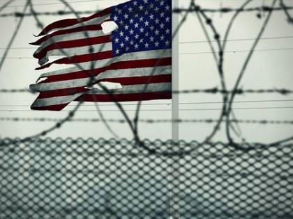 L'Iran si arricchisce bruciando bandiere americane
