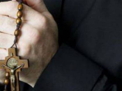 Nardò, il parroco non dà la benedizione al defunto abita lontano