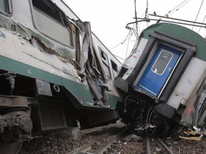 Treno deragliato, 4 operai Rfi sorpresi nell'area sequestrata