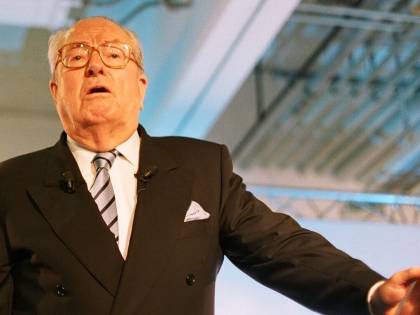 Jean-Marie Le Pen contro la figlia: "Marine mi fa pietà"