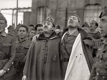 Spagna, scontri contro il trasferimento del corpo di Franco