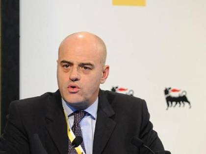Eni taglia altri costi e investimenti
