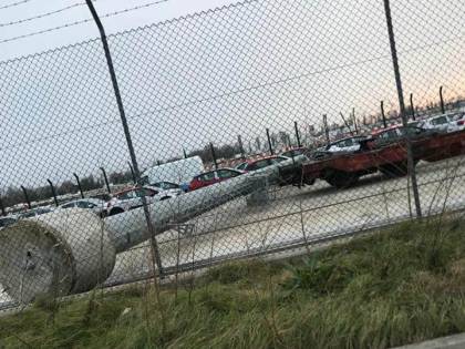 Venezia, il vento abbatte un'antenna