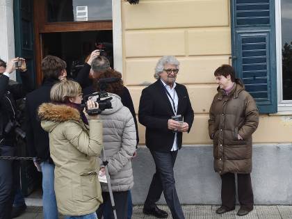 Grillo: "Criptovaluta per eliminare il business dell'accoglienza"