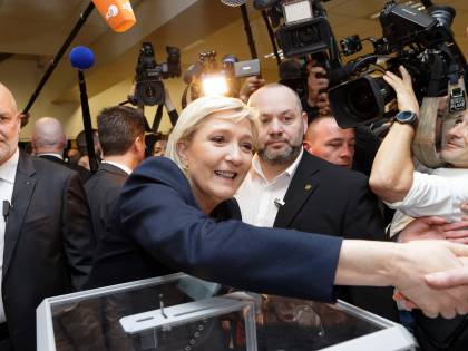 Front National, rieletta Marine Le Pen. Cancellato Jean Marie dallo statuto