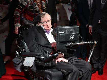 Hawking, l'astrofisico che studiò l'universo