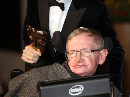 Hawking, la vita dell'astrofisico in dieci date