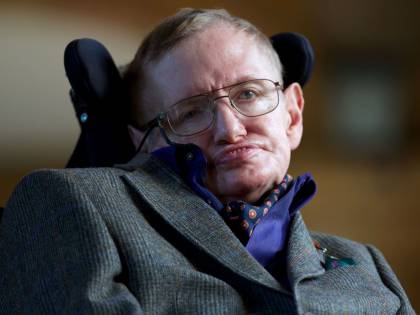 Stephen Hawking, lo scienziato entrato nella cultura pop: le reazioni social