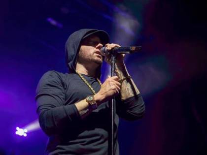 Eminem contro la lobby delle armi: "Amano le pistole più dei nostri figli"