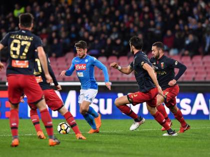 Il Napoli soffre ma batte il Genoa: 1-0 e Juventus a meno due in classifica