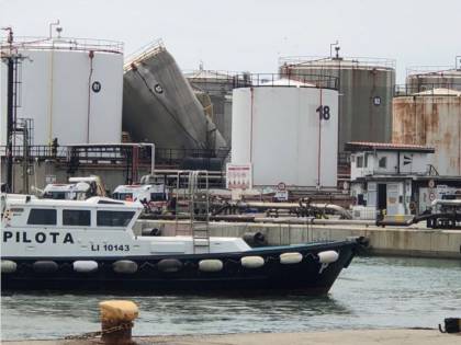 Livorno, un'esplosione al porto: due morti