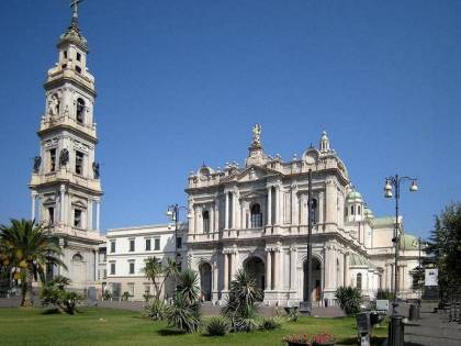 Si lanciò con l’auto contro il Santuario di Pompei: algerino si impicca