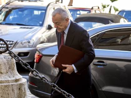 Il saggio Gianni Letta: "Come con Monti: votare contro senza rompere l'alleanza"