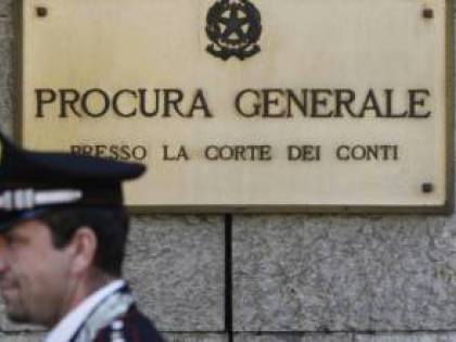 I voli blu di Gentiloni e Alfano finiscono sotto inchiesta