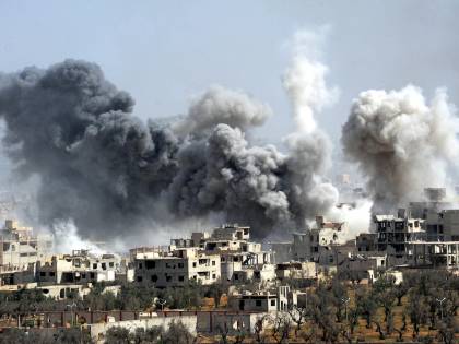 Strage in Siria, 100 morti. L'ombra di armi chimiche. Trump: "Assad animale"