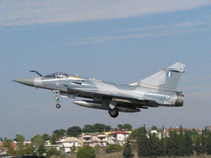 In volo per intercettare jet turchi, caccia greco precipita in mare