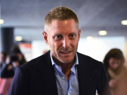 Lapo, che gaffe: "Leclerc alla Ferrari, complimenti". Poi cancella il post