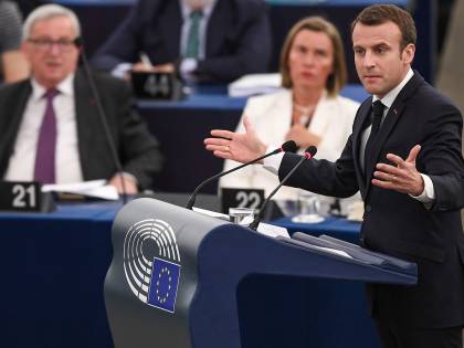 Macron al parlamento Ue: "Guerra civile europea"