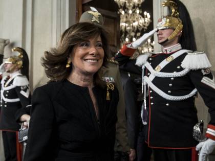 Casellati: "I sindaci ribelli rispettino le leggi. Altrimenti è anarchia"