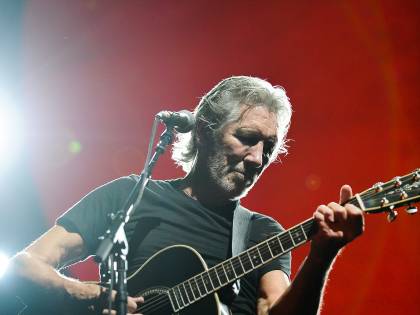 Waters contro Gilmour: ridammi i social
