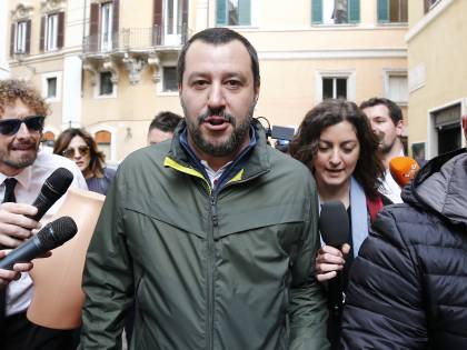 Salvini sfida Di Maio: "Fai come me un passo di lato?"