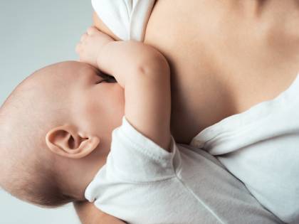 Bonus per latte artificiale, i pediatri: "È contro le indicazioni dell'Oms"