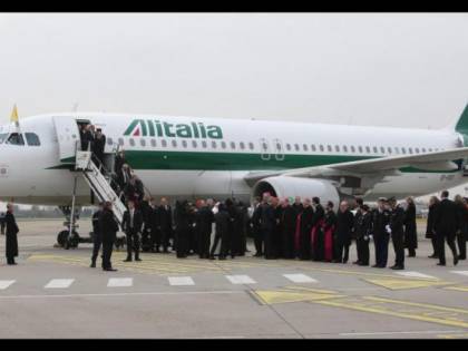 Toninelli s'imbarca su Alitalia: "Resterà italiana"