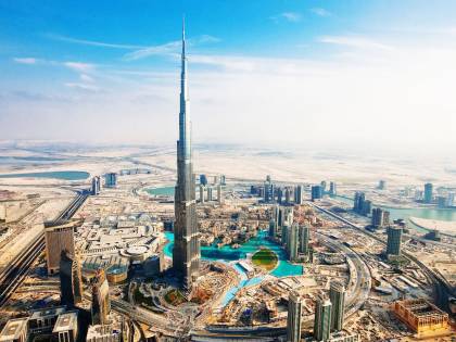 "Mia madre sta male" ma era a Dubai: dipendente pubblico denunciato a Como