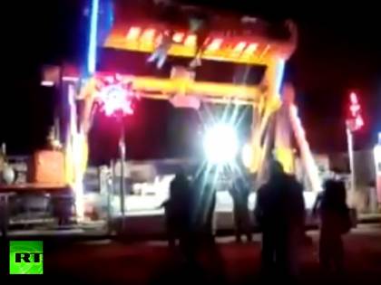 Cede la barra al luna park: madre e figlia precipitano, 50enne muore sul colpo