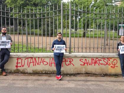 "Eutanasia per Savarese": scritta choc contro l'attivista pro life