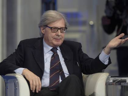 Sgarbi inaugura mostra di nudi maschili. E i vescovi preferiscono scappare via