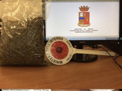 In bus con mezzo chilo di droga: trovata la marijuana per le feste dei rampolli