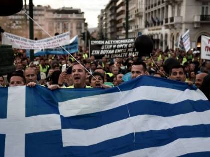 La Grecia si ferma, proteste contro le manovre imposte dall’Europa
