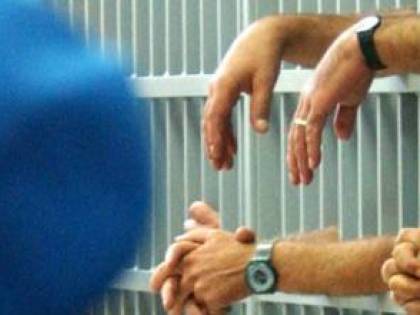 Taranto, protestano agenti penitenziari: "Carcere sovraffollato"